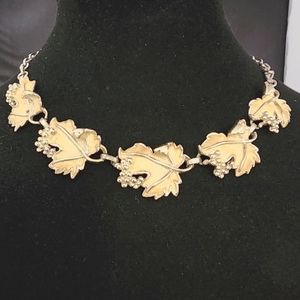 Necklace vtg Sara Cov grape leaves with grape clusters gold tone peach enamel